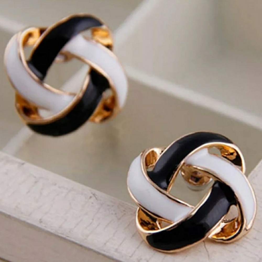 BLK/White Loop earrings